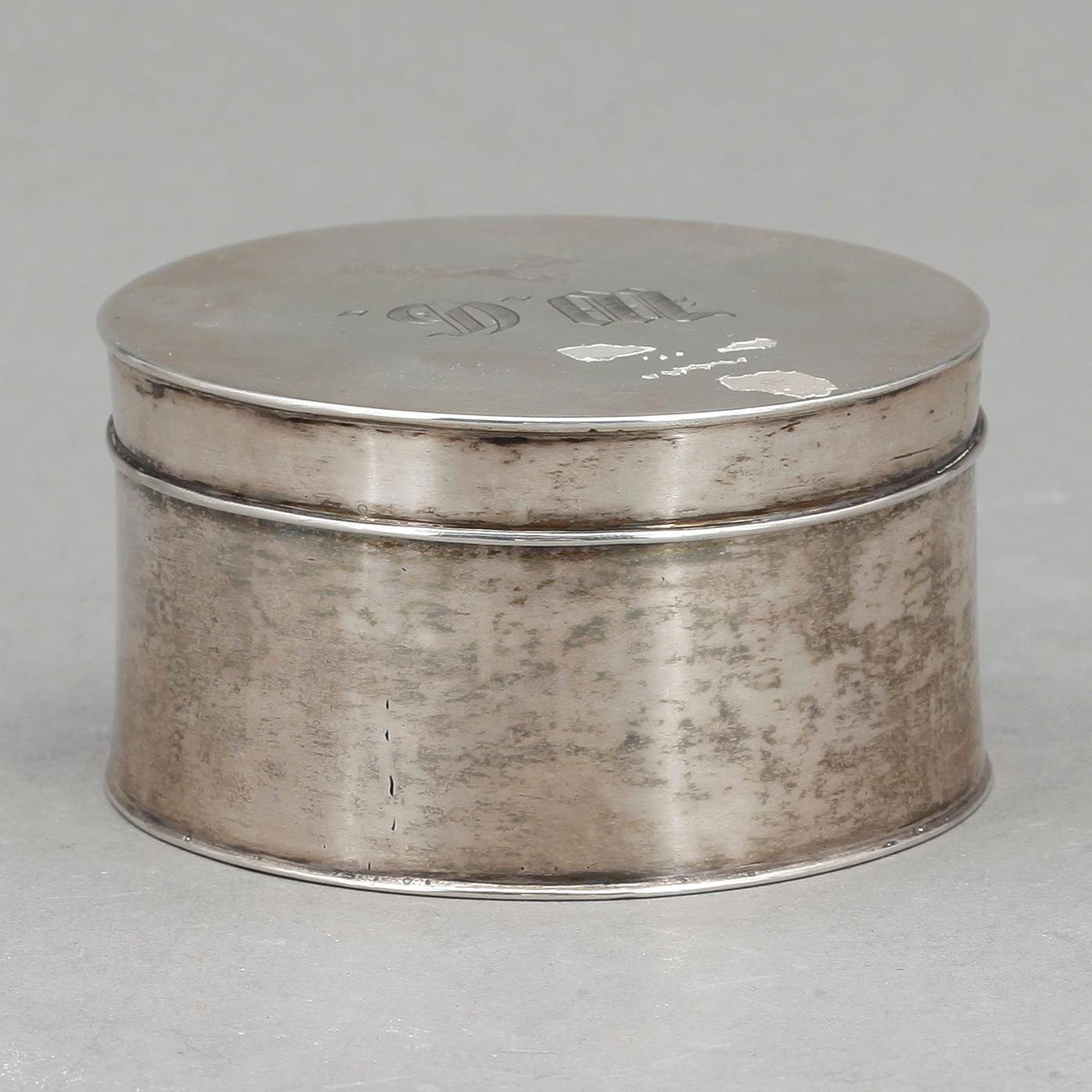 DOSA, silver, empire, Anders Gustaf Ingelman, Kalmar ( verksam 1813-1822). Vikt ca 140 gram.