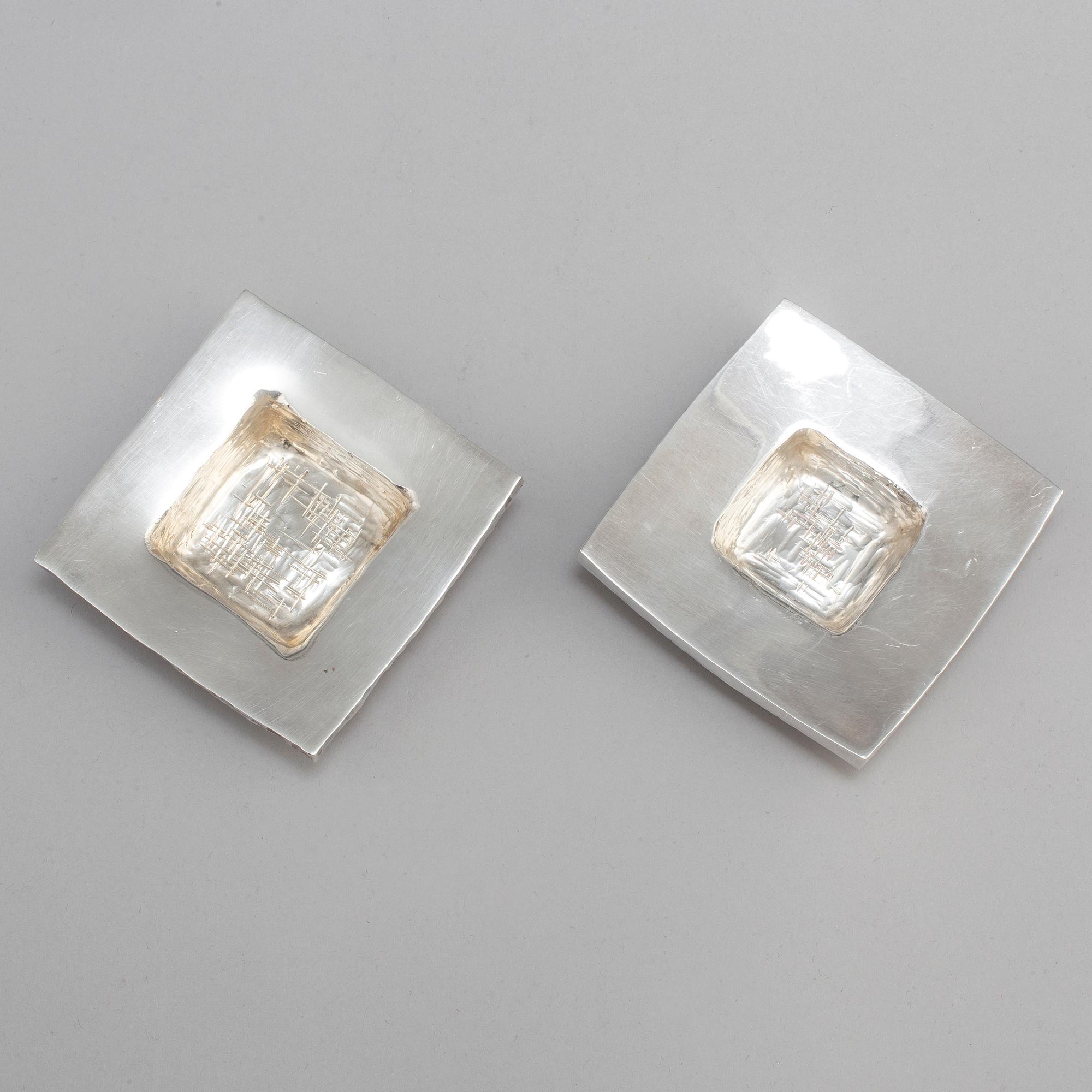 REY URBAN, REY URBAN, a pair of similar sterlingsilver bowls, Stockholm 1974 och 1981.