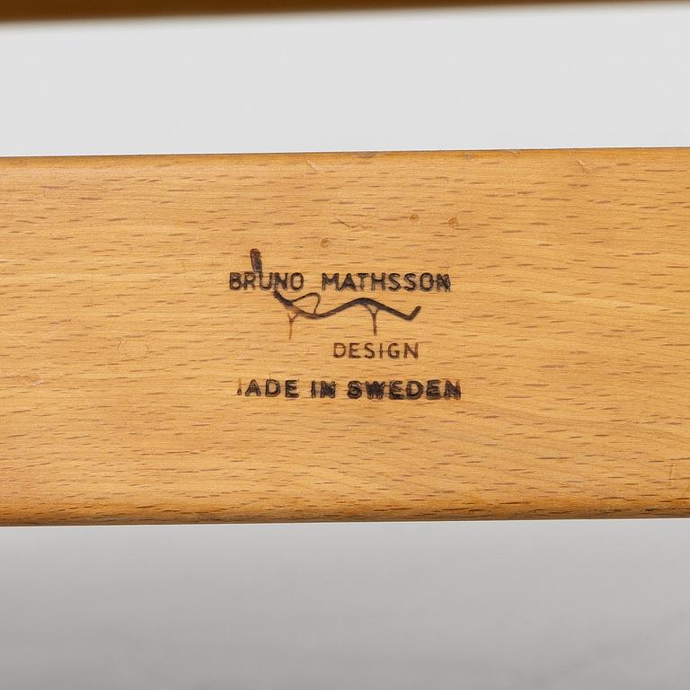 Bruno Mathsson, fåtöljer, ett par, med en fotpall, "Pernilla", DUX.