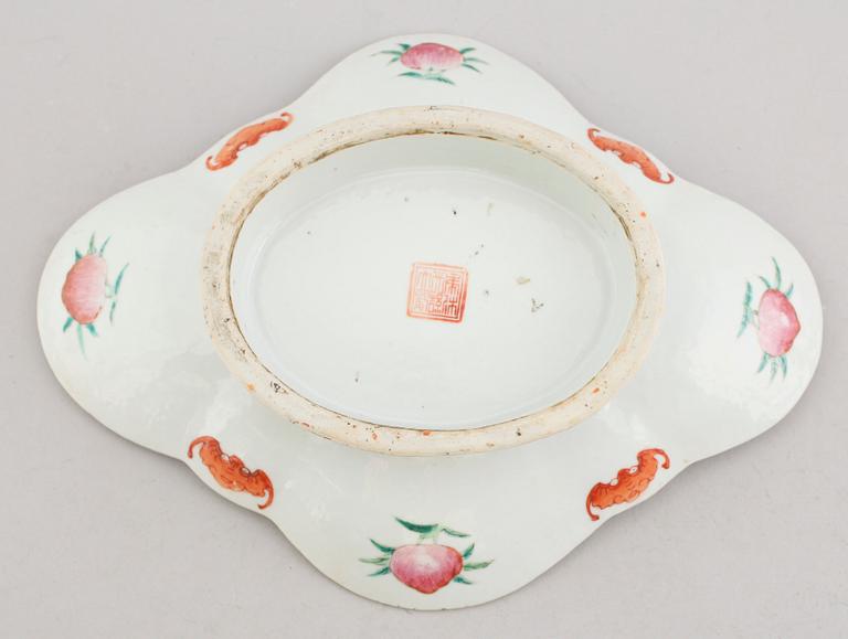 SKÅL PÅ FOT, porslin, Kina, 1800-tal.