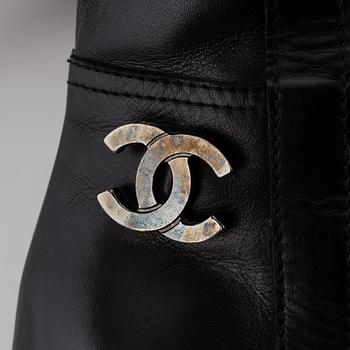 CHANEL, a pair of black leather boots, size 35,5.