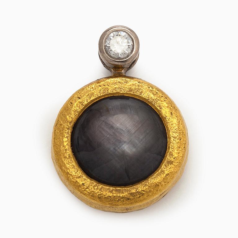 Pendant, cabochon-cut star sapphire, brilliant-cut diamond, 18K gold.