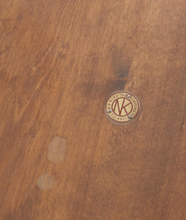 MATSALSGRUPP, 1+2+16 delar, senbarockstil, NK:s verkstäder, 1900-talets första hälft. (5 st iläggsskivor).