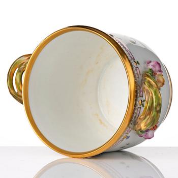 Vinkylare, porslin. Royal Copenhagen, "Flora Danica", Danmark, 1900-tal.