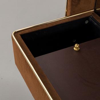 A 1970's bedroom mirror with vanity table.