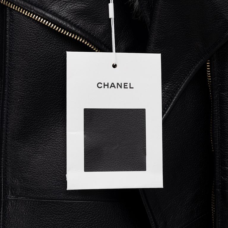 Chanel, skinnkappa, storlek 34.