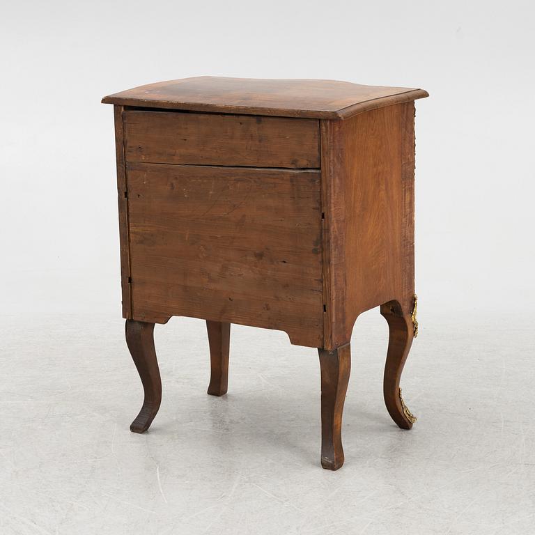 Byrå, rokokostil, 1800-tal.