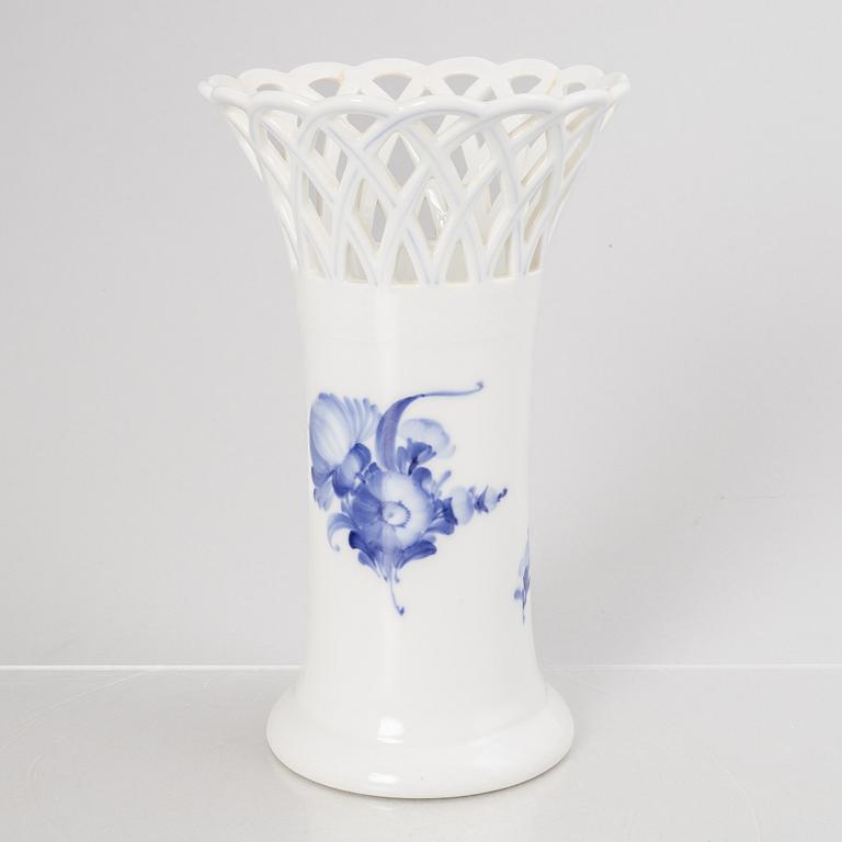 Servisdelar, 13 st, porslin, "Musselmalet", Royal Copenhagen, Danmark.