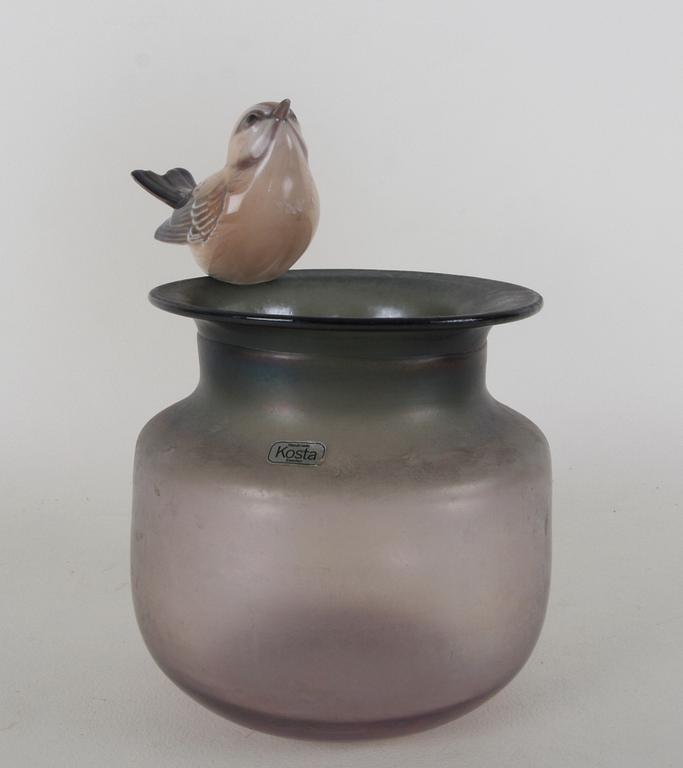 FIGURIN och VAS, porslin resp glas, Dahl Jensen resp Bertil Vallien, Kosta.