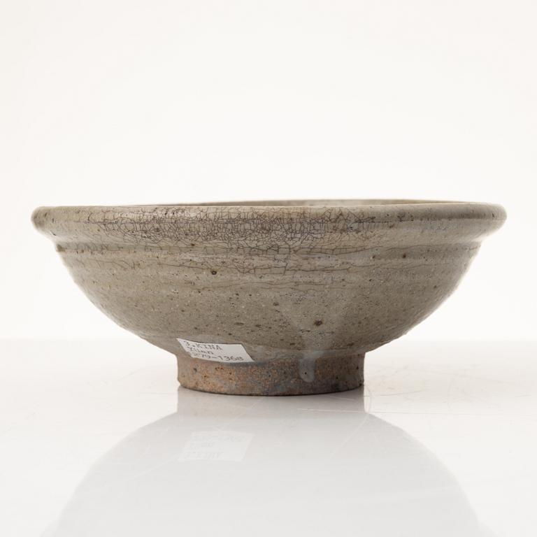 Krukor, två stycken, vaser, två stycken, skål och kanna, Mingdynastin (1368-1644.