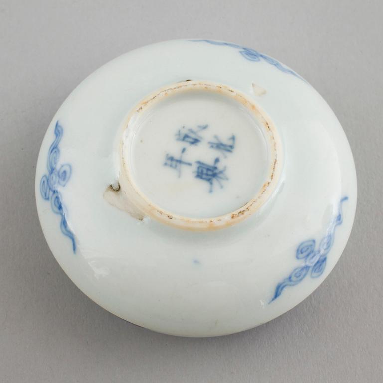 A soup plate, three dishes and a small box, China, 18th and 19th century.