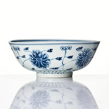 A blue and white lotus bowl, Qing dynasty, 19th Century.