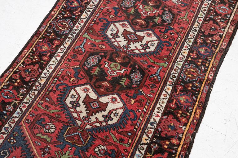 An Oriental rug, approx. 200 x 105 cm.