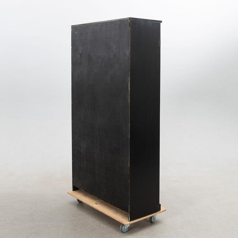 Vitrinskåp 2000-tal.