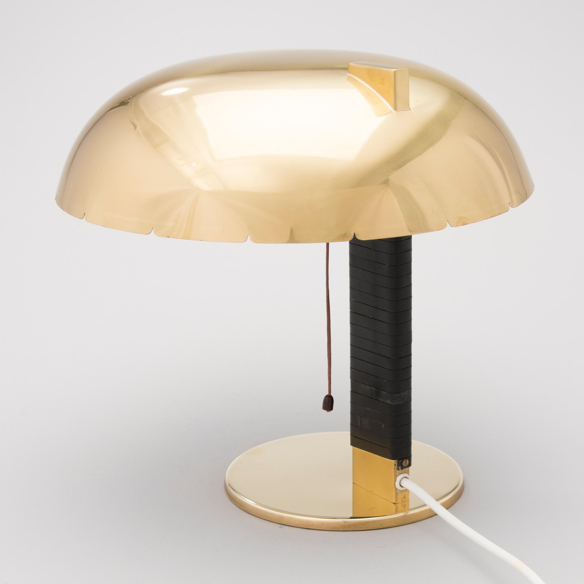PAAVO TYNELL, bordslampa modell 9228, Idman 1900-talets mitt.