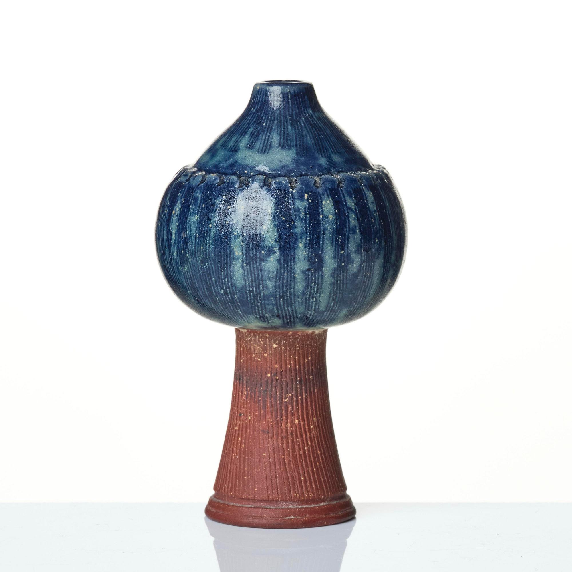 Wilhelm Kåge, a Farsta Spirea stoneware vase, Gustavsberg Studio 1950s.