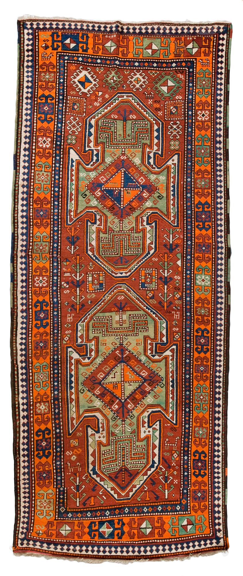 MATTA. Semiantik Kazak, s.k. Sköldkazak. 363,5x146 cm.