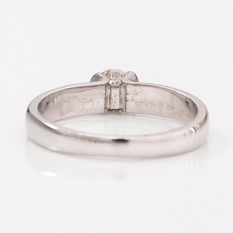 An 18K white gold ring with diamonds ca. 0.38 ct in total.