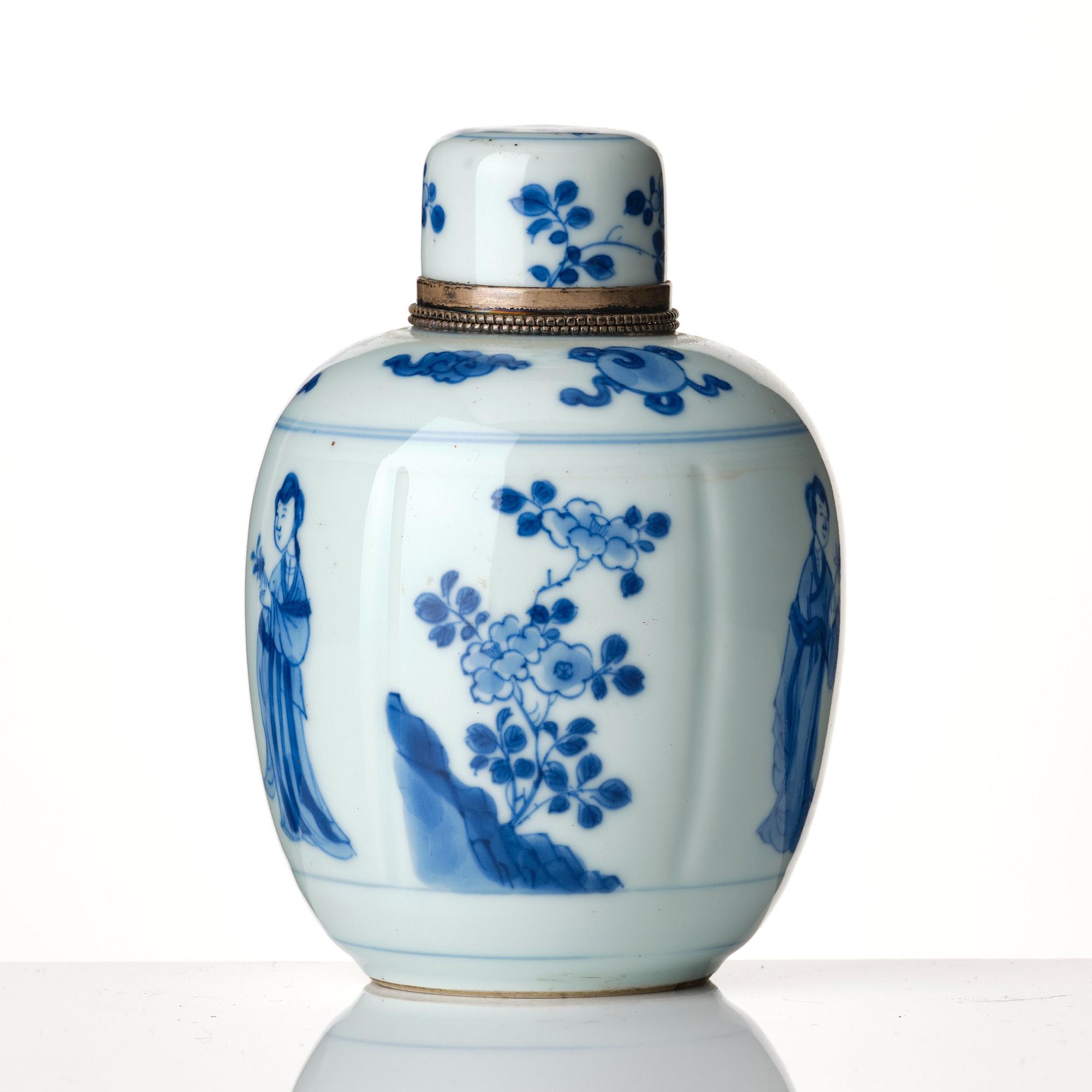 Tedosa med lock, porslin. Qingdynastin, Kangxi (1662-1722).