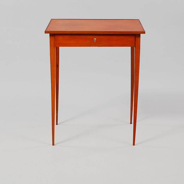 SIDOBORD, gustaviansk stil, 1900-talets början.