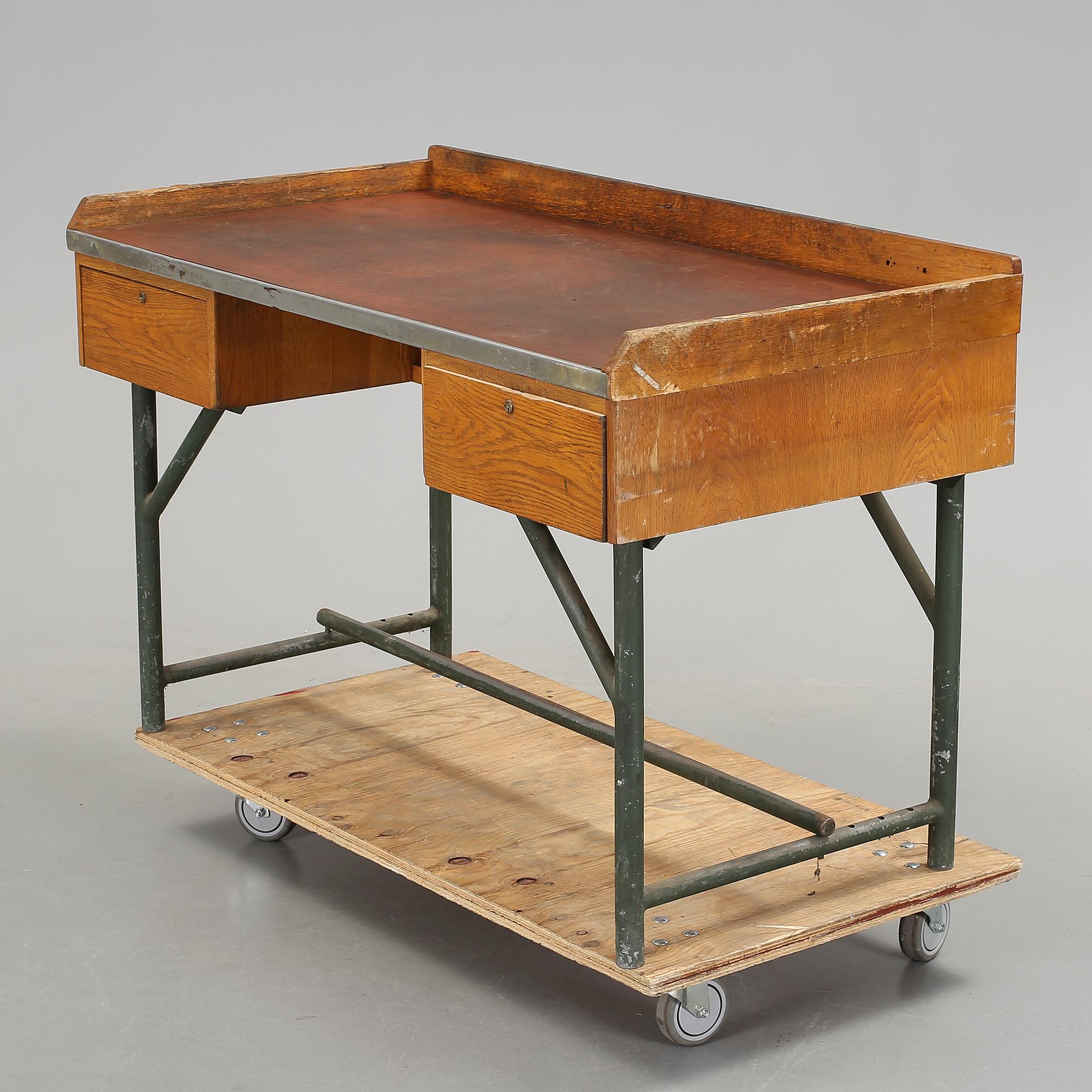 SKRIVBORD, industri, kring 1900-talets mitt.