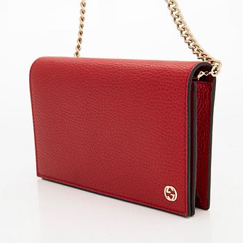 Gucci, a leather 'Dollar betty wallet chain' handbag.