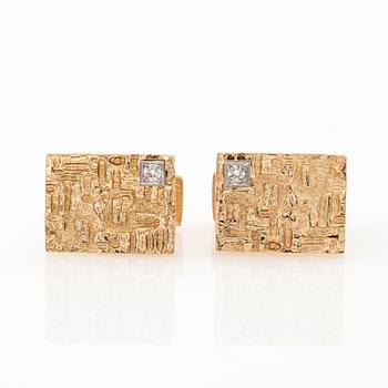 Cufflinks, a pair of 14K gold with round brilliant-cut diamonds.