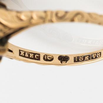 Ringar, 2 st, guld med syntetiska stenar.