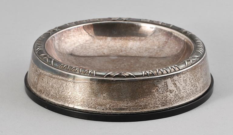 ASKFAT, silver, bakelit, Vera Ferngren, CG Hallberg, Stockholm 1961. Totalvikt ca 160 gram.