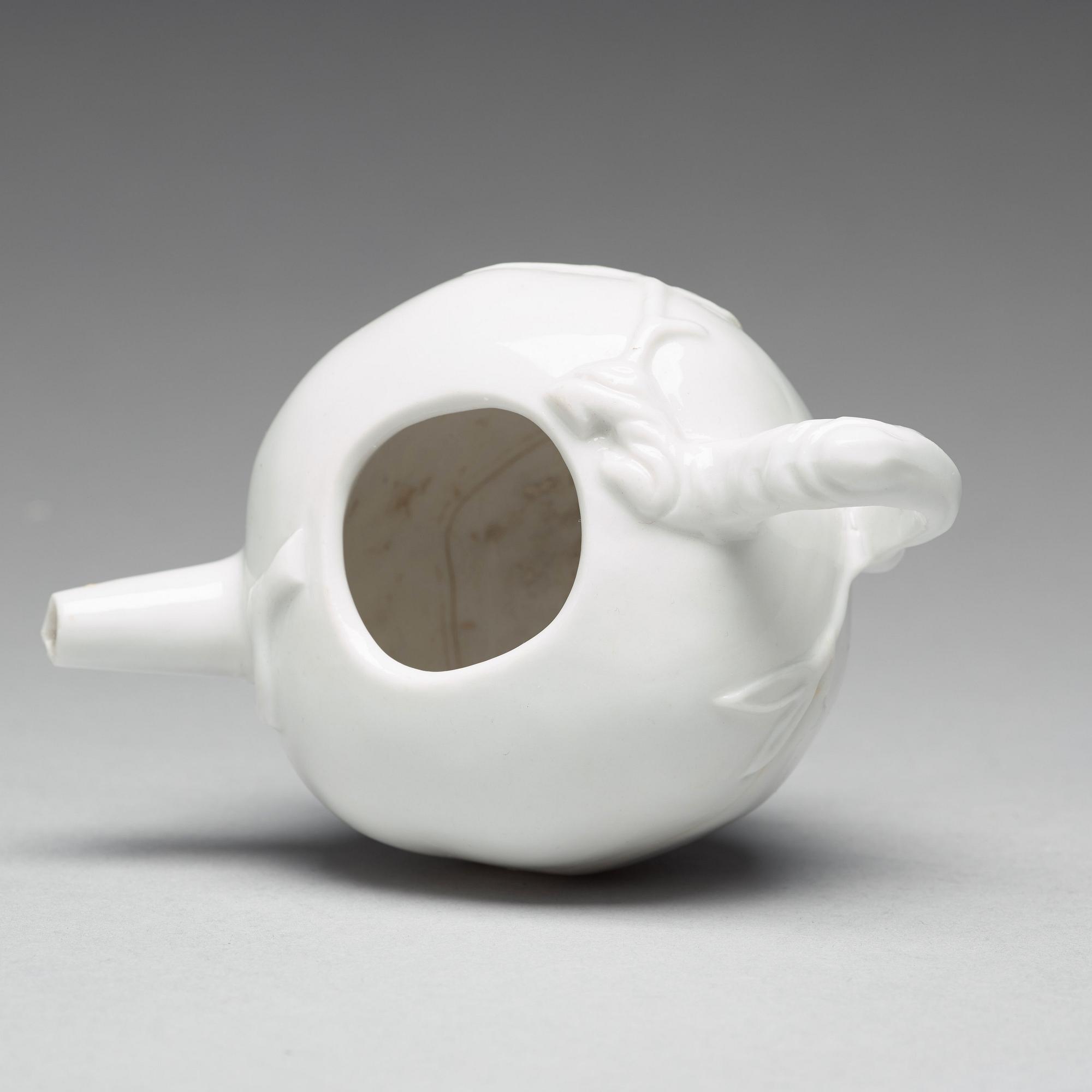 A pomegranate-shaped blanc de chine teapot with cover, Qing dynasty, Kangxi (1662-1722).
