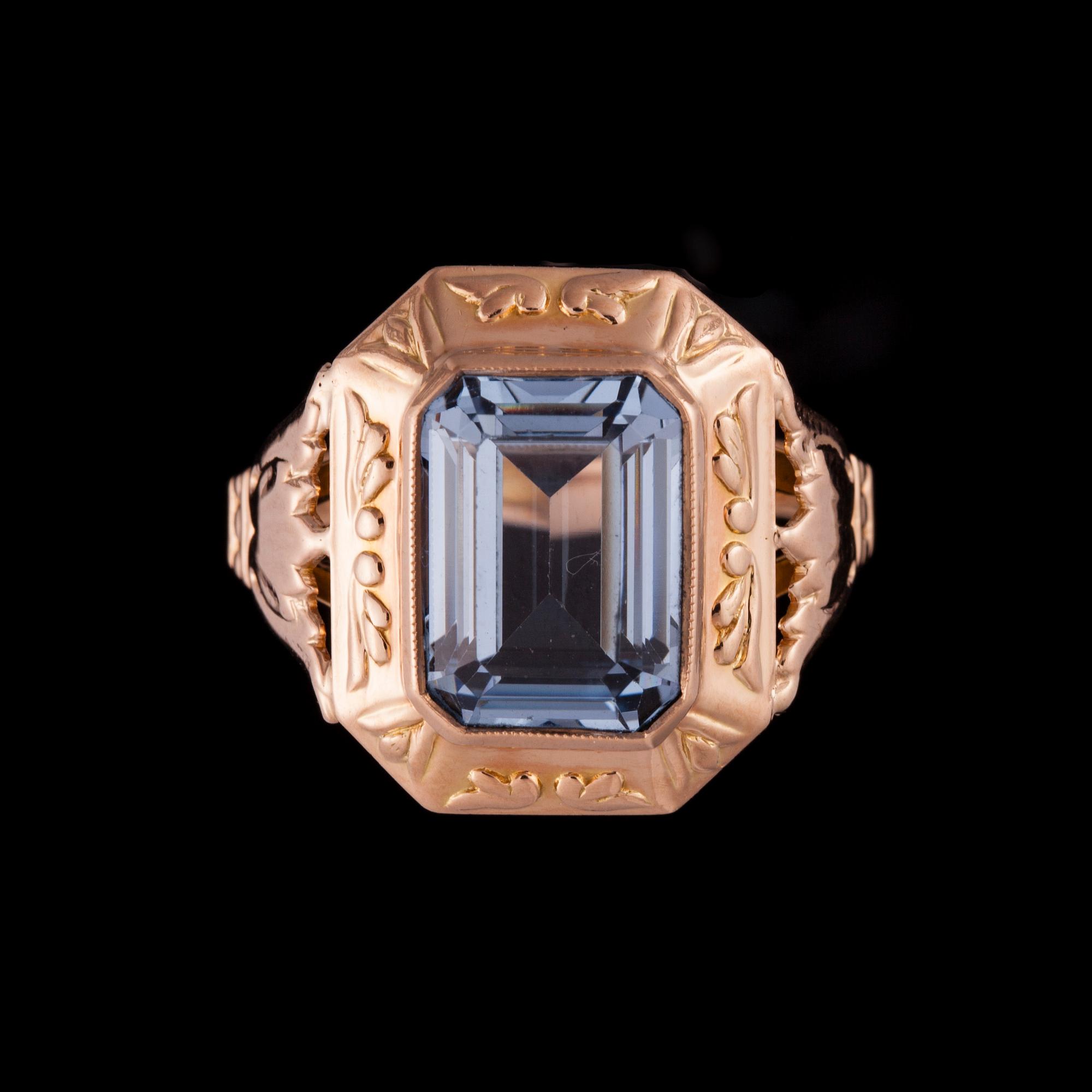 RING, 14K guld, syntetisk spinell. Vikt ca 5,0 g.