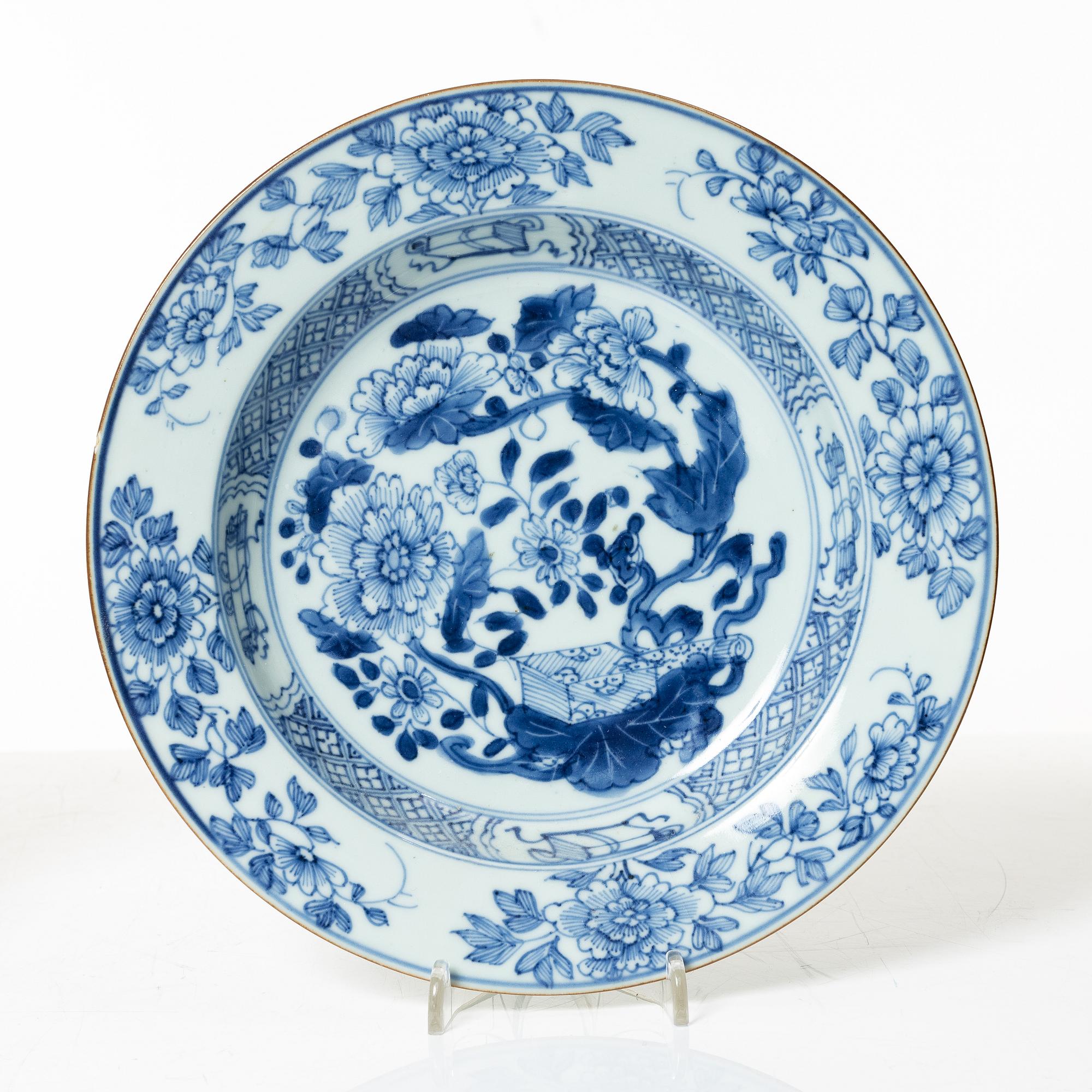 Djupa tallrikar, 8 st, kompaniporslin, Kina, Qingdynastin, Qianlong (1736-95).