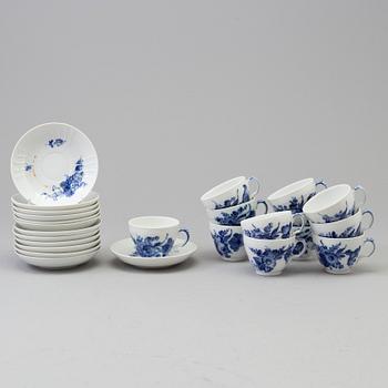 12 porcelain coffee cups and saucers 'Blå Blomst', Royal Copenhagen, Denmark.