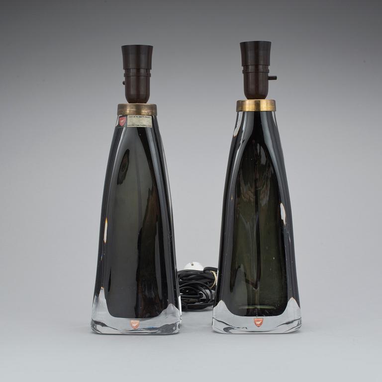 BORDSLAMPOR, ett par, glas, Carl Fagerlund, Orrefors, 1900-talets andra hälft.