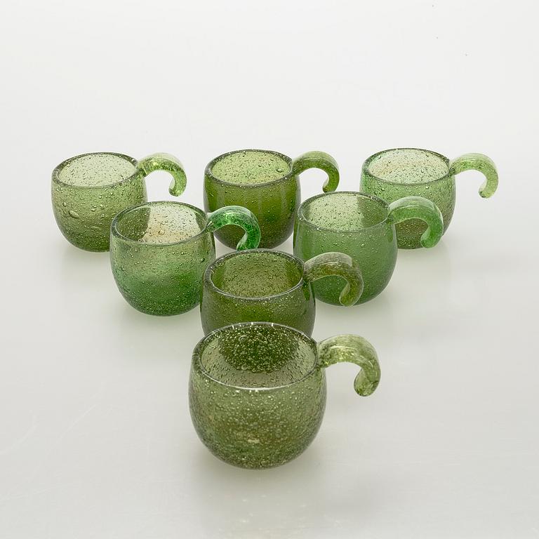 Oiva Toikka, boolimalja ja 7 lasia, "Iglu", signeerattu Oiva Toikka NNuutajärvi Notsjö, 1973-75.