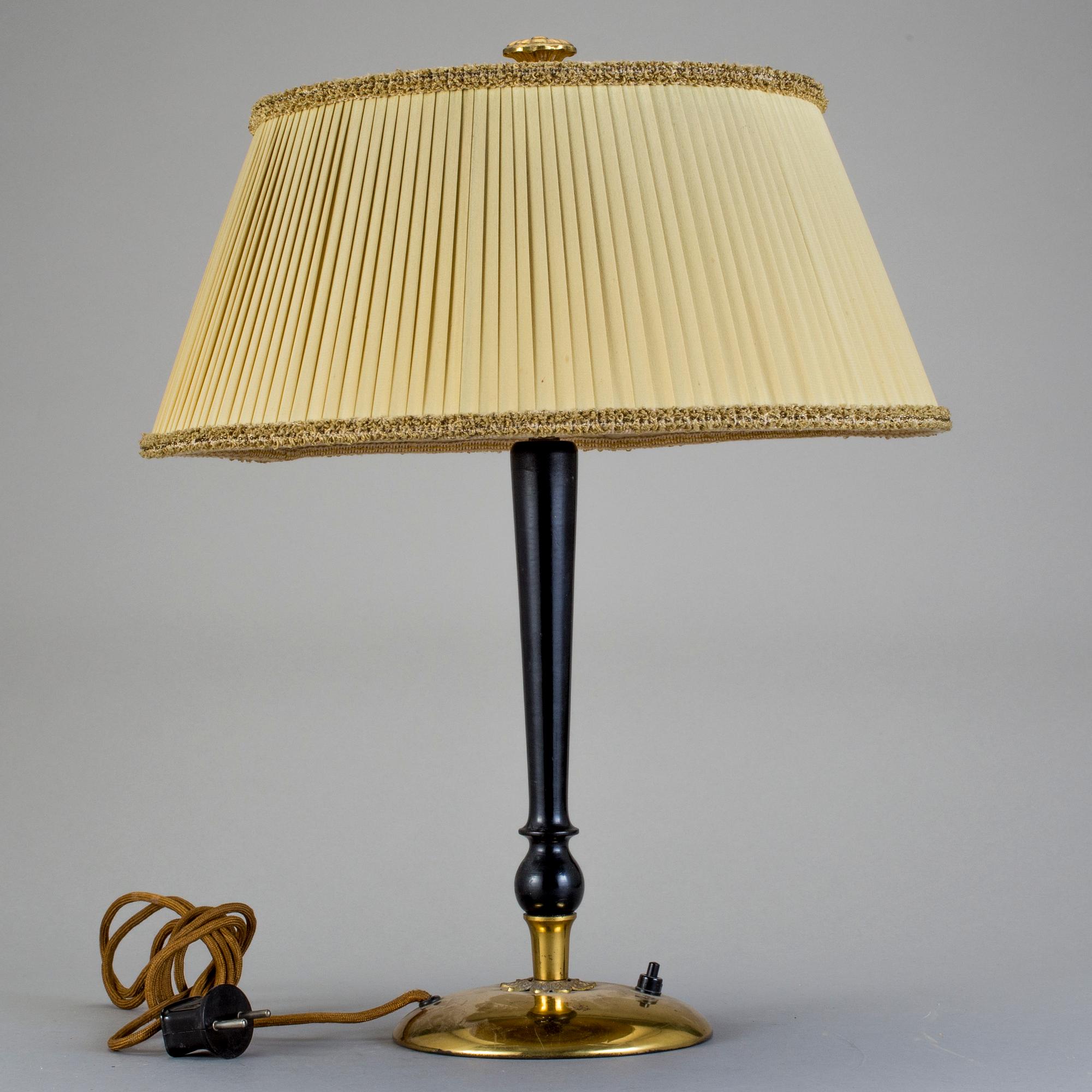 BORDSLAMPA, 1900-talets första hälft.