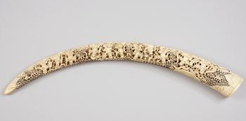 An Ivory sculpture, late Qing dynasty/early 20th Century.