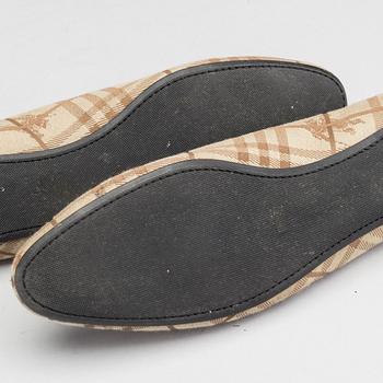 BURBERRY, skor, storlek 40.