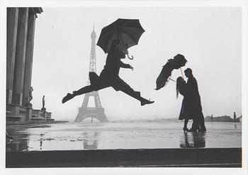 Elliott Erwitt, "Umbrella Jump in Paris", 1989.