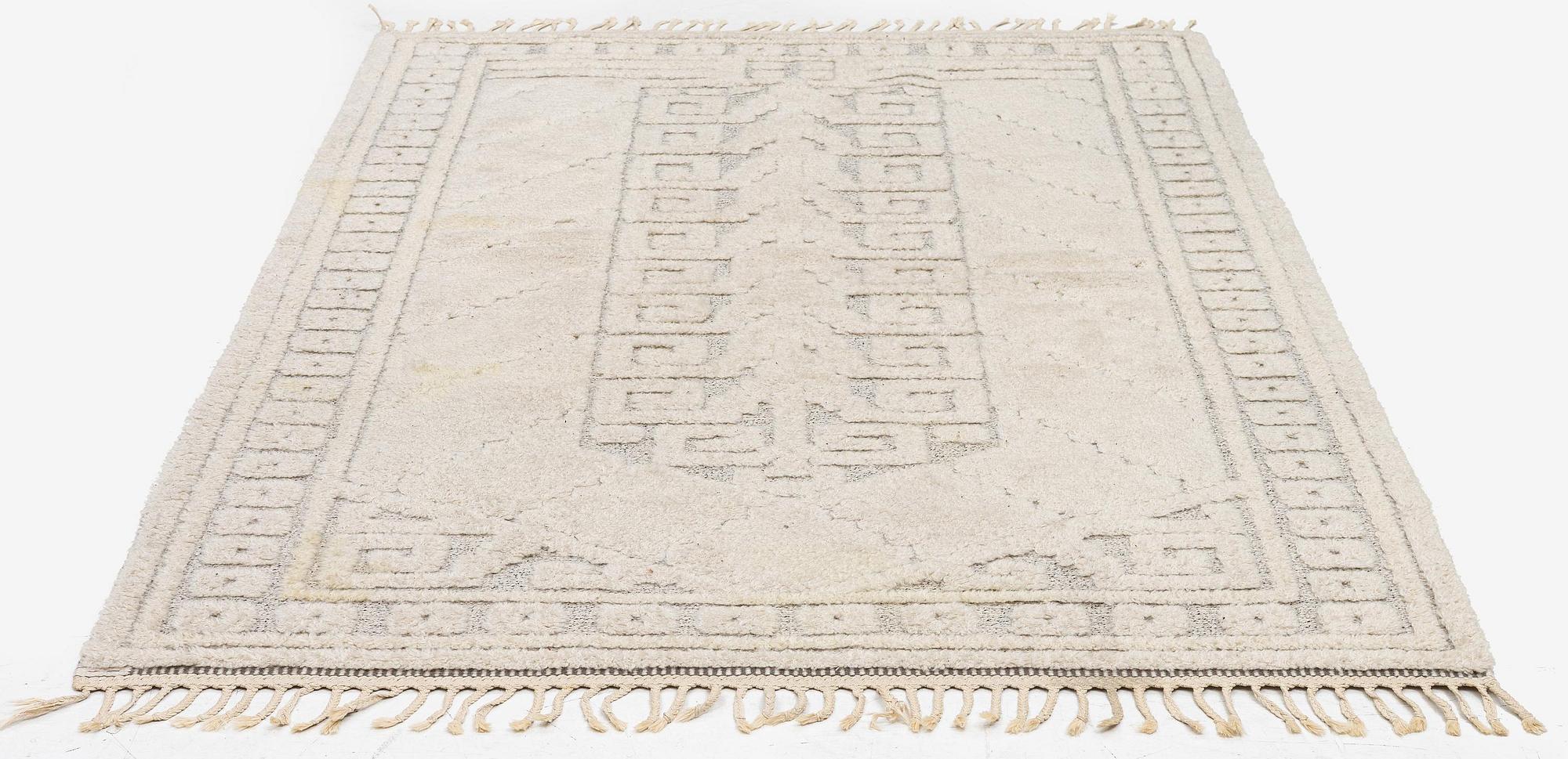 Märta Måås-Fjetterström, a 'Vita spetsporten' carpet, knotted pile in relief,  c. 218 x 119 cm, signed AB MMF,