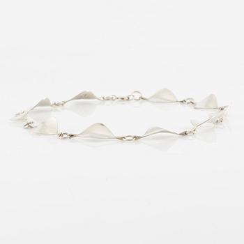 Flavia och Borgila, collier och örhängen, silver.