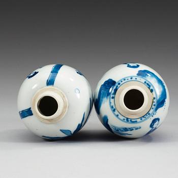 Two blue and white tea caddies, Qing dynasty, Kangxi (1662-1722).