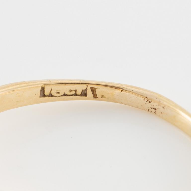 Ring 18K guld med gammalslipade diamanter.