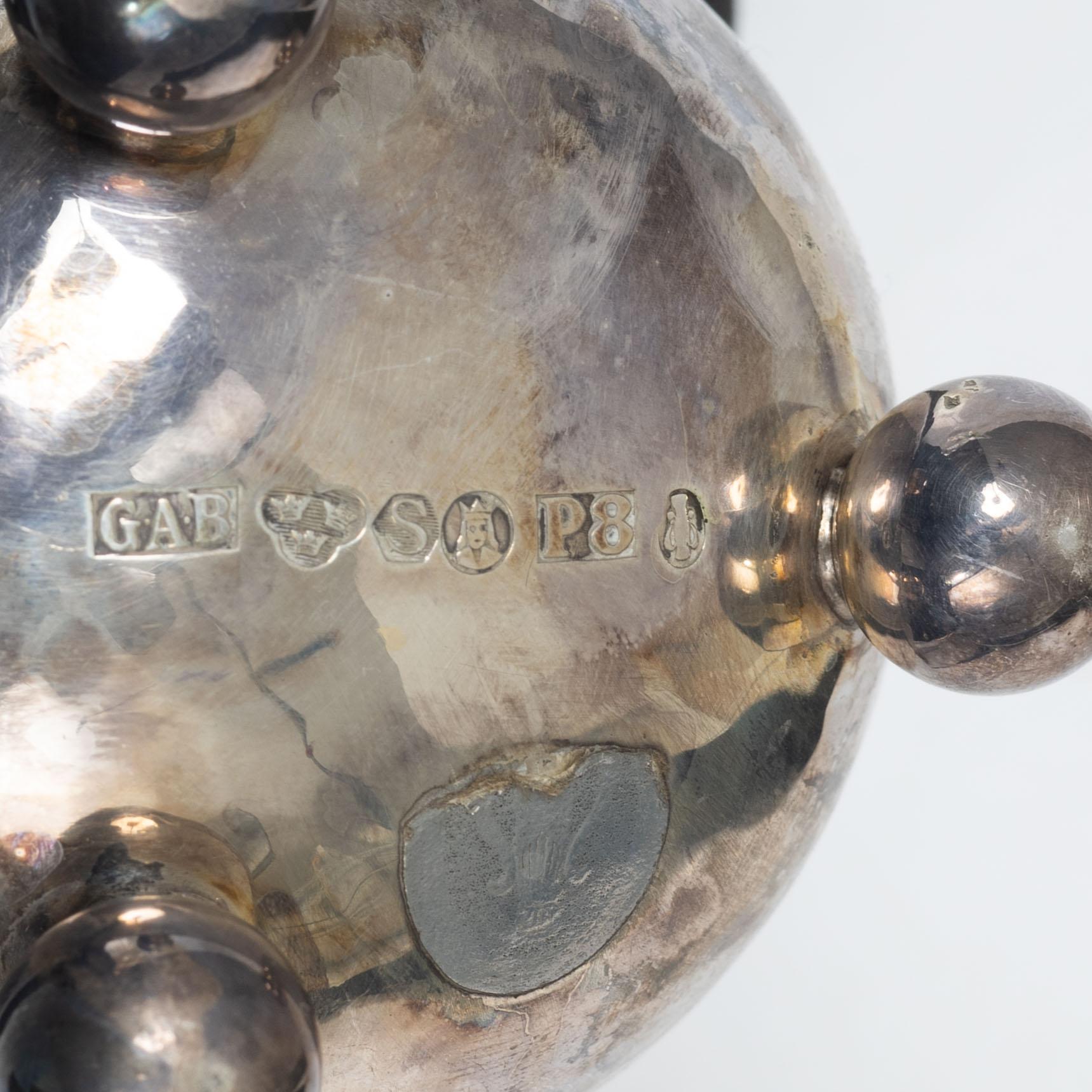 Guldsmedsaktiebolaget (GAB), Pair of similar silver beakers on foot, Stockholm, 1941–1946.