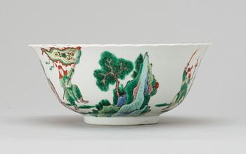 A famille vert bowl in Kangxi-style. Qing dynasty.