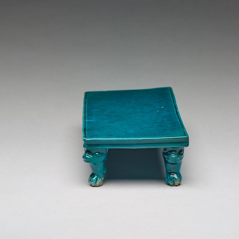 A turquoise stand in the shape of a table, Qing dynasty, Kangxi (1662-1722).