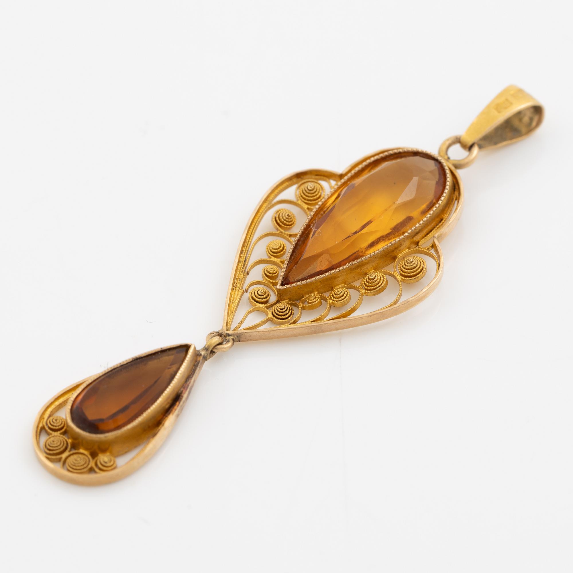 Pendant. 18K gold with citrines.