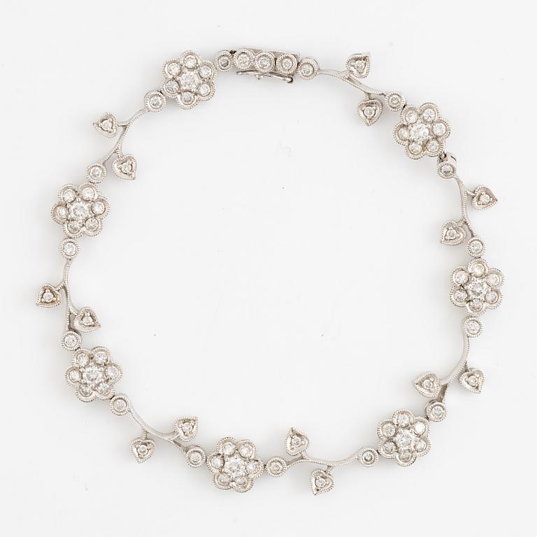 Bracelet 18K white gold with round brilliant-cut diamonds.