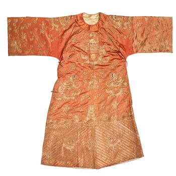 357. A ROBE, embroidered silk, height 131 cm, China late Qing dynasty (1644-1912).
