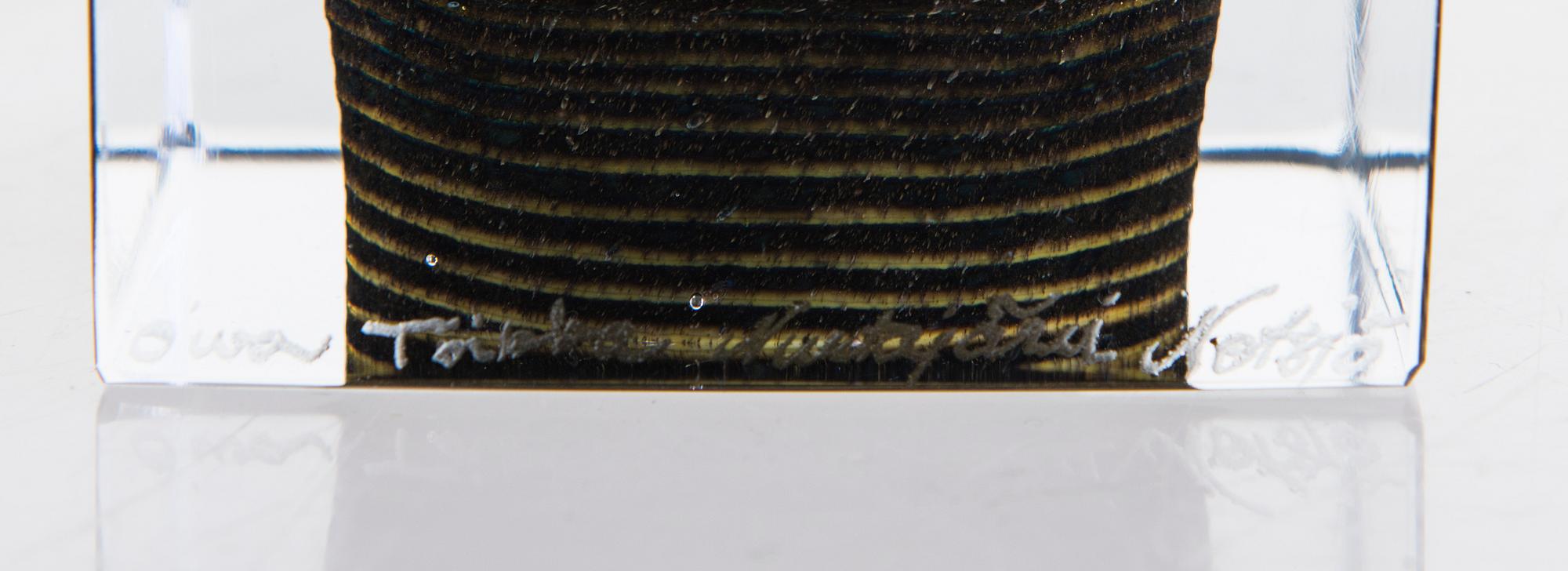 OIVA TOIKKA, an annual cube, signed Oiva Toikka, Nuutajärvi Notsjö.